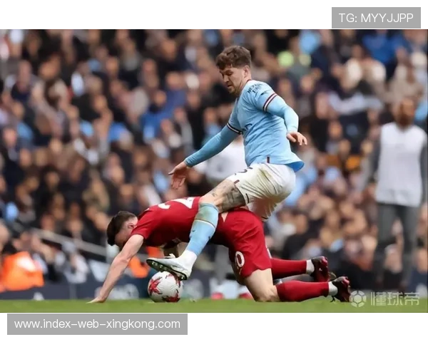 曼城斯通斯门前补射帮助球队锁定胜利：从场上直击生活的点滴力量