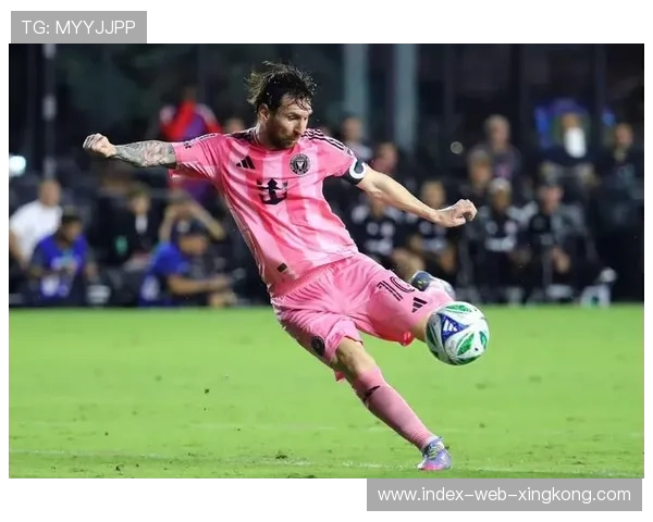 迈阿密国际快速反击，梅西一脚出球打穿防线